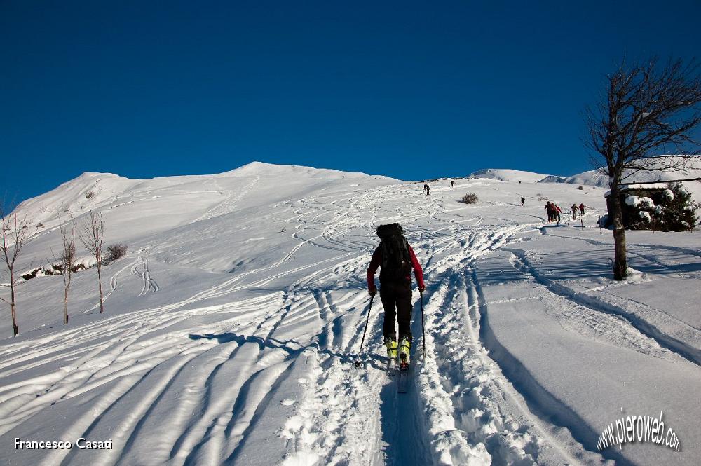 003 E' tutto tracciato dagli scialpinisti.jpg